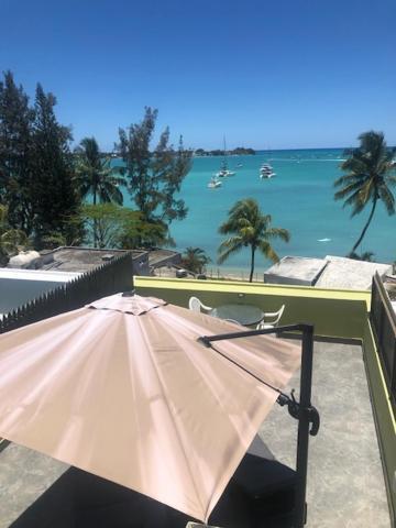 Ocean-View Penthouse With Roof Terrace, Grand Baie, Waterside Complex Apartment The Vale Bagian luar foto